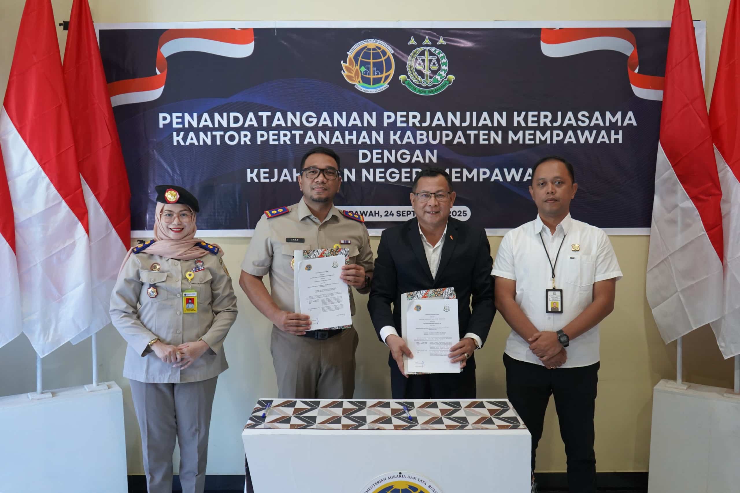 Kantah Mempawah dan Kejari Teken MoU Penanganan Masalah Hukum di Bidang Perdata dan Tata Usaha Negara