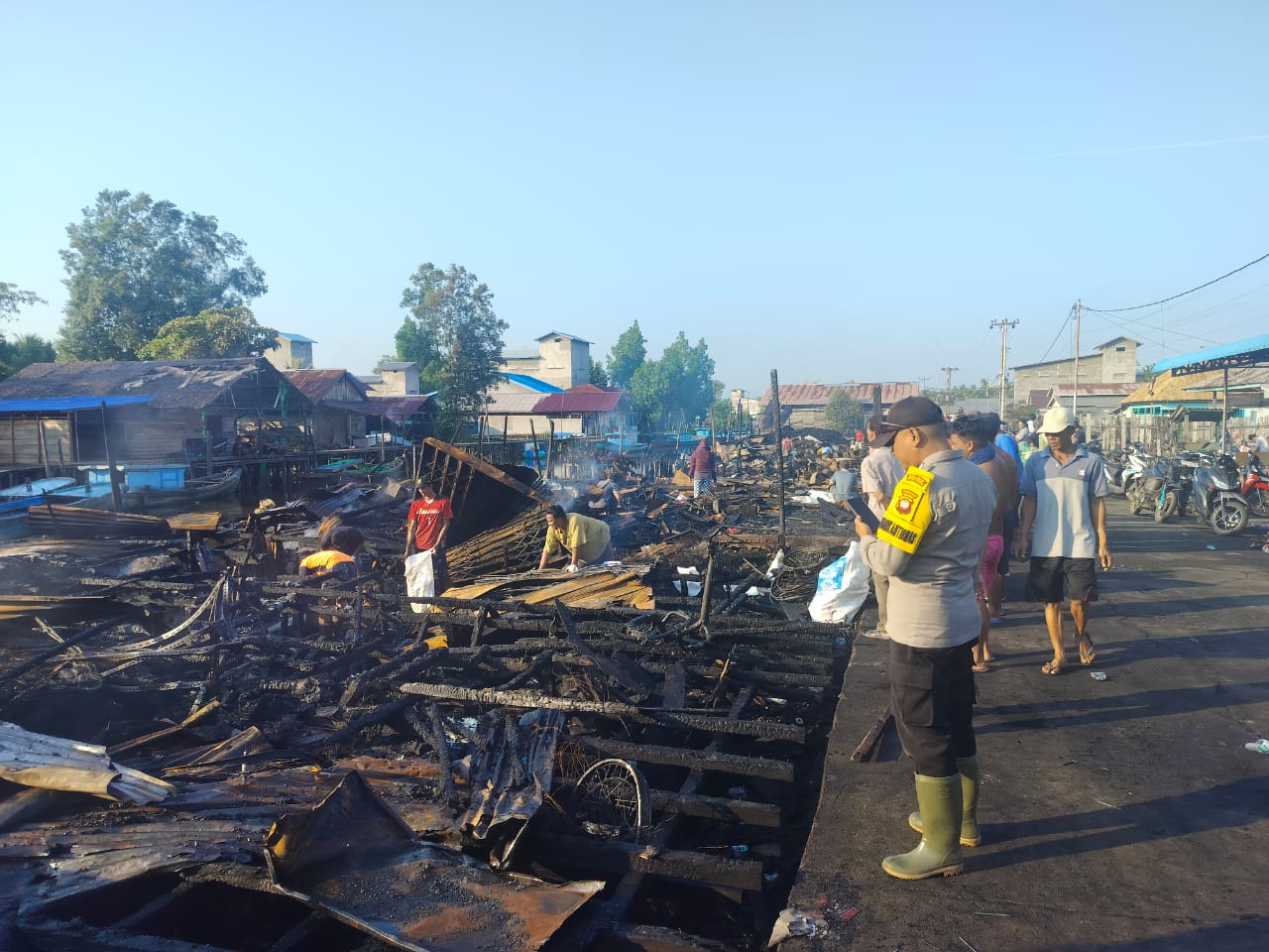 Kebakaran di Batu Ampar Ratakan 10 Rumah dan Tempat Usaha