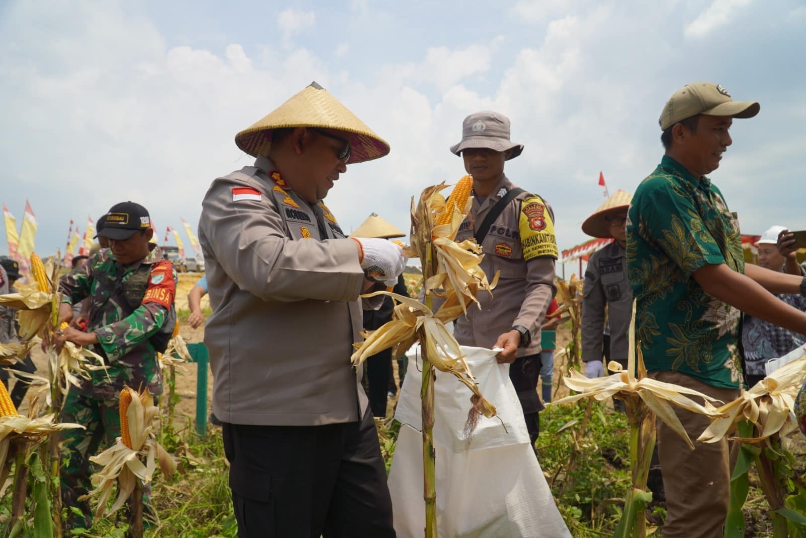 Kapolres Roberto Uda Tegaskan Komitmen Polri Dukung Ketahanan Pangan di Kapuas Hulu