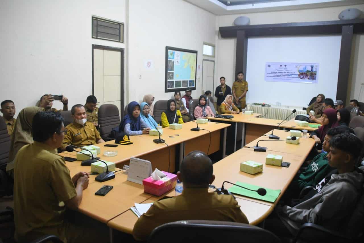 Wabup Amru Lepas Lima Siswa Kayong Utara Tempuh Pendidikan di Sekolah Rakyat Kalbar