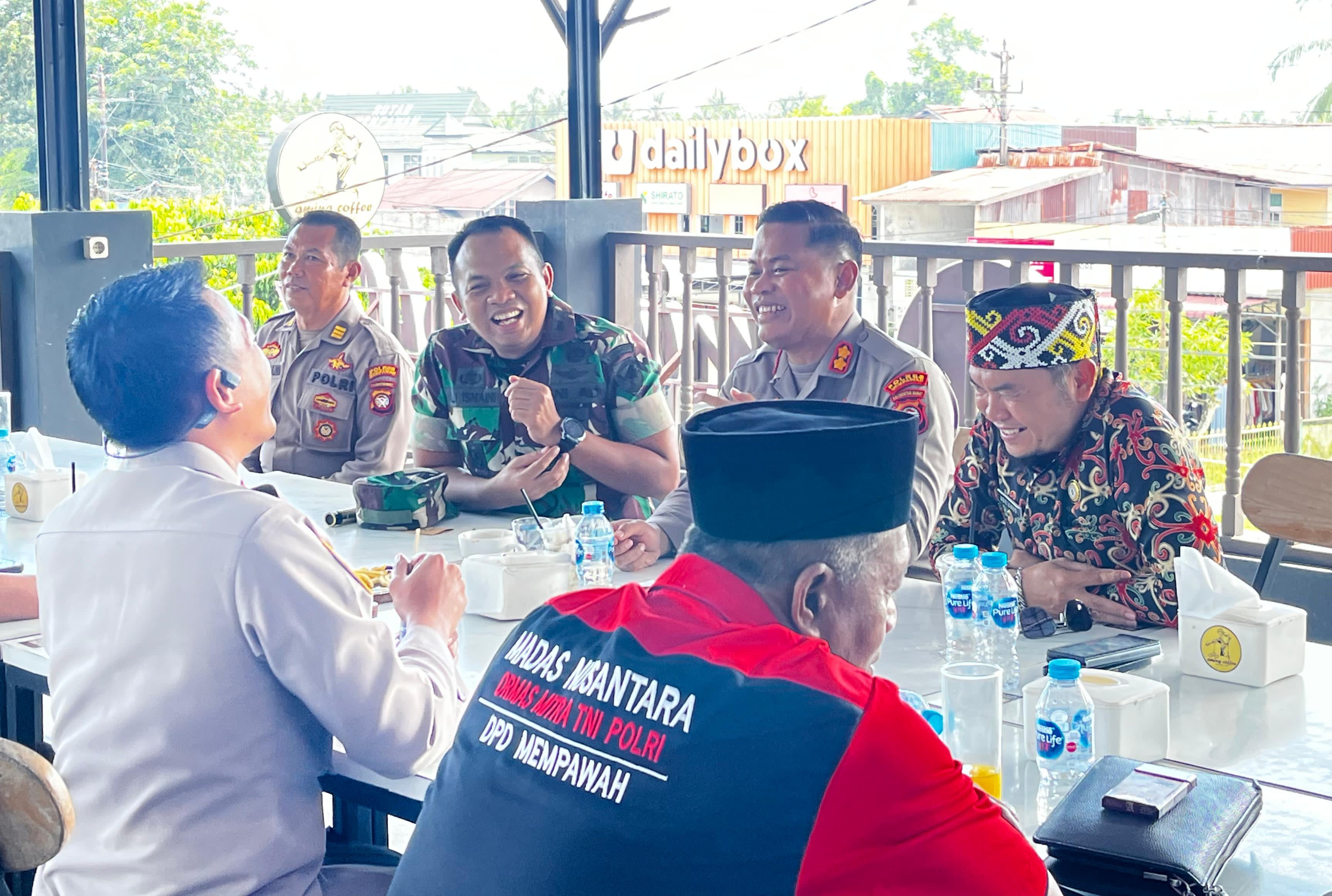 Kapolres Mempawah Gelar Ngopi Bareng dan Dialog Bersama Tokoh Masyarakat