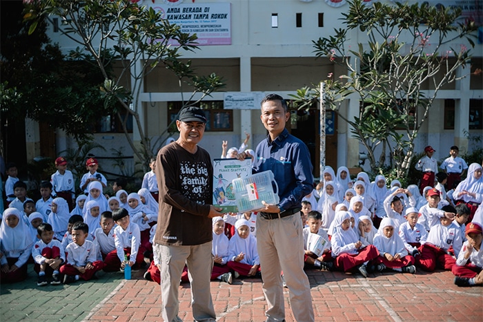 PLN UP2B Kalselteng Tebar Semangat Literasi Lewat “Berbagi Buku, Berbagi Ilmu” di Banjarbaru