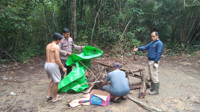 Polsek Belitang Hilir Tertibkan Lokasi Diduga Sabung Ayam di Desa Entabuk
