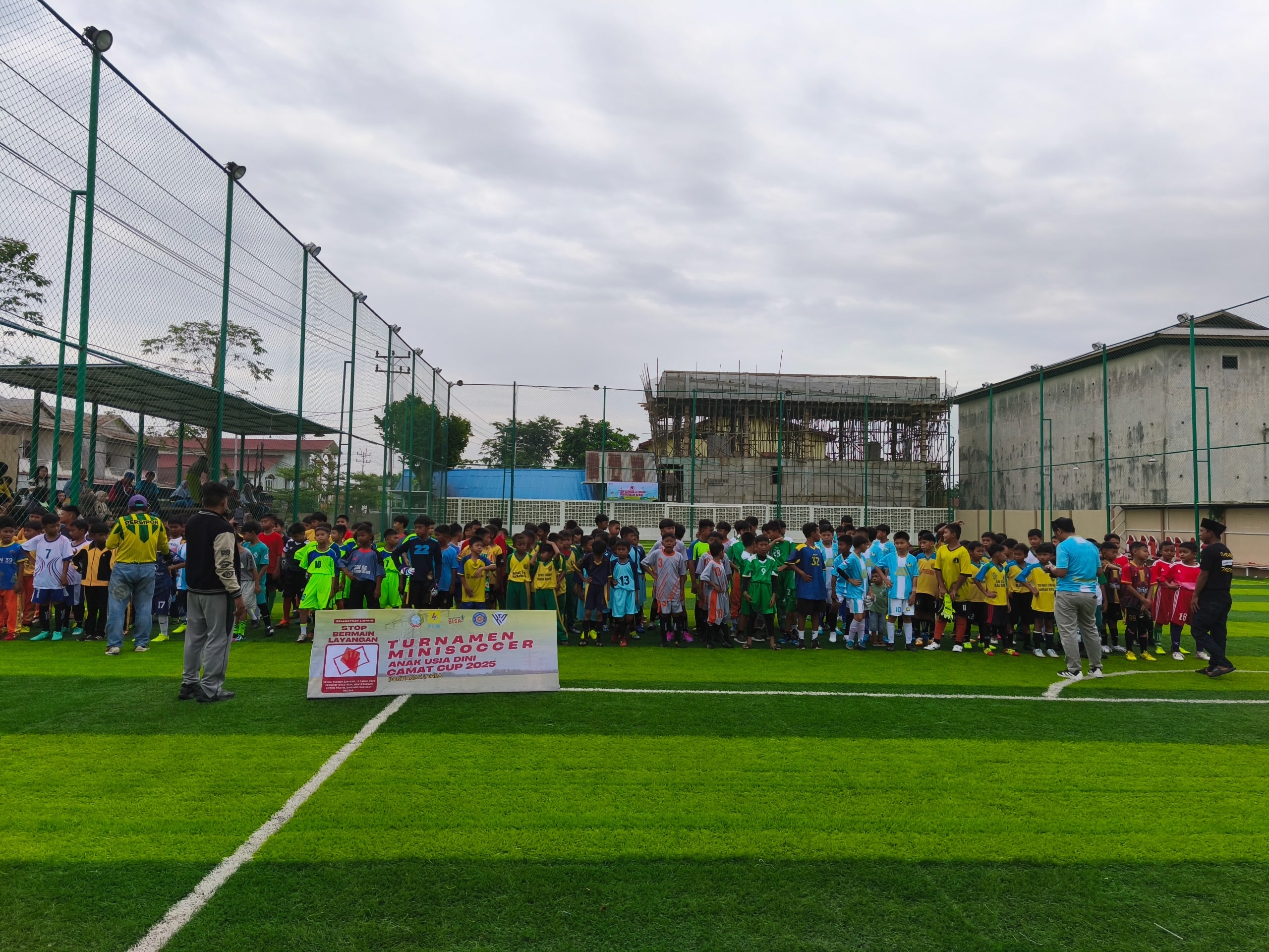 PLN UPT Pontianak dan Kecamatan Pontianak Utara Gelar Turnamen Mini Soccer Usia Dini, Bentuk Generasi Sehat dan Aman di Momen Hari Kesaktian Pancasila