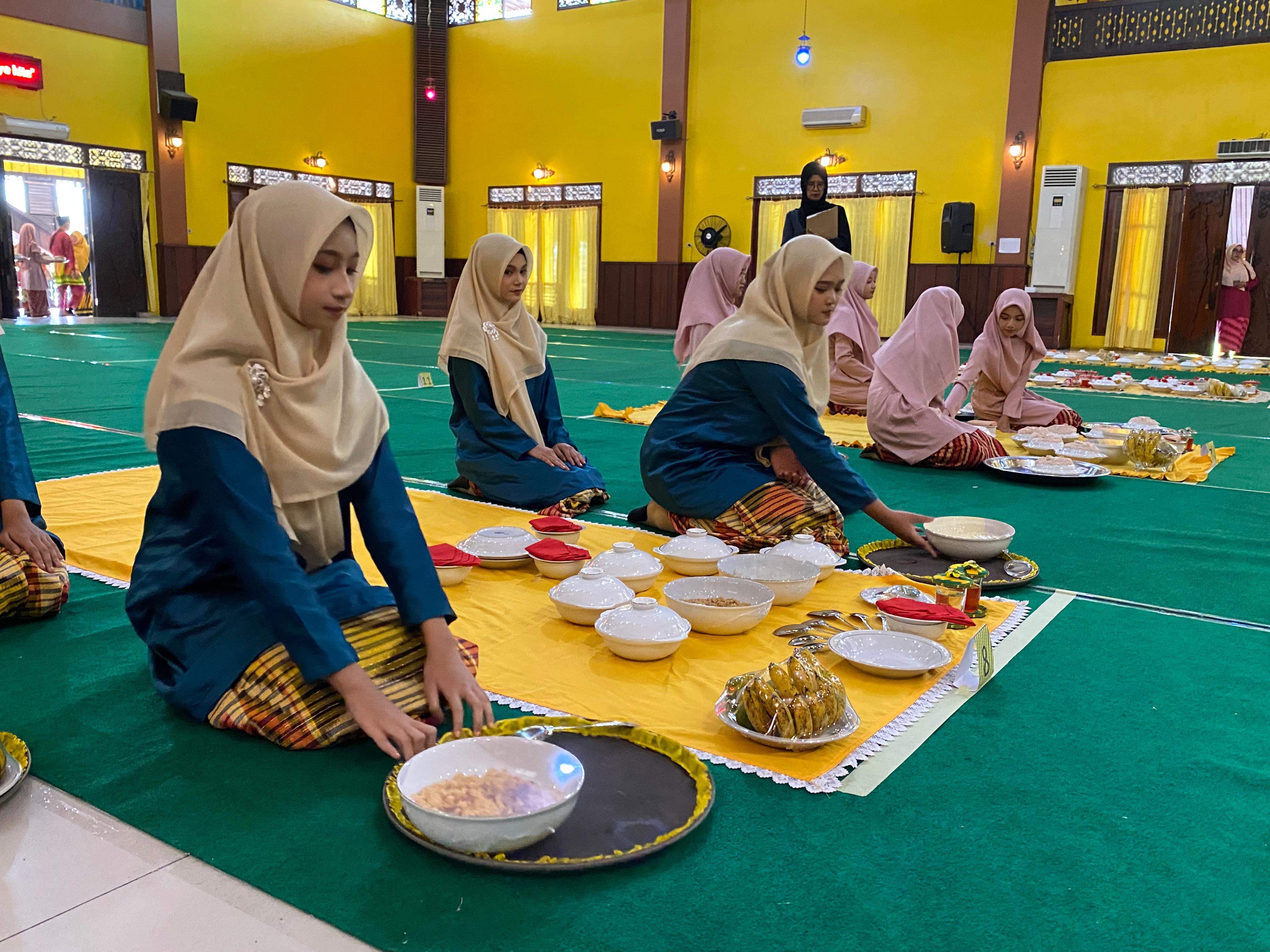 Wawako Bahasan Buka Festival Saprahan Pelajar se-Kota Pontianak