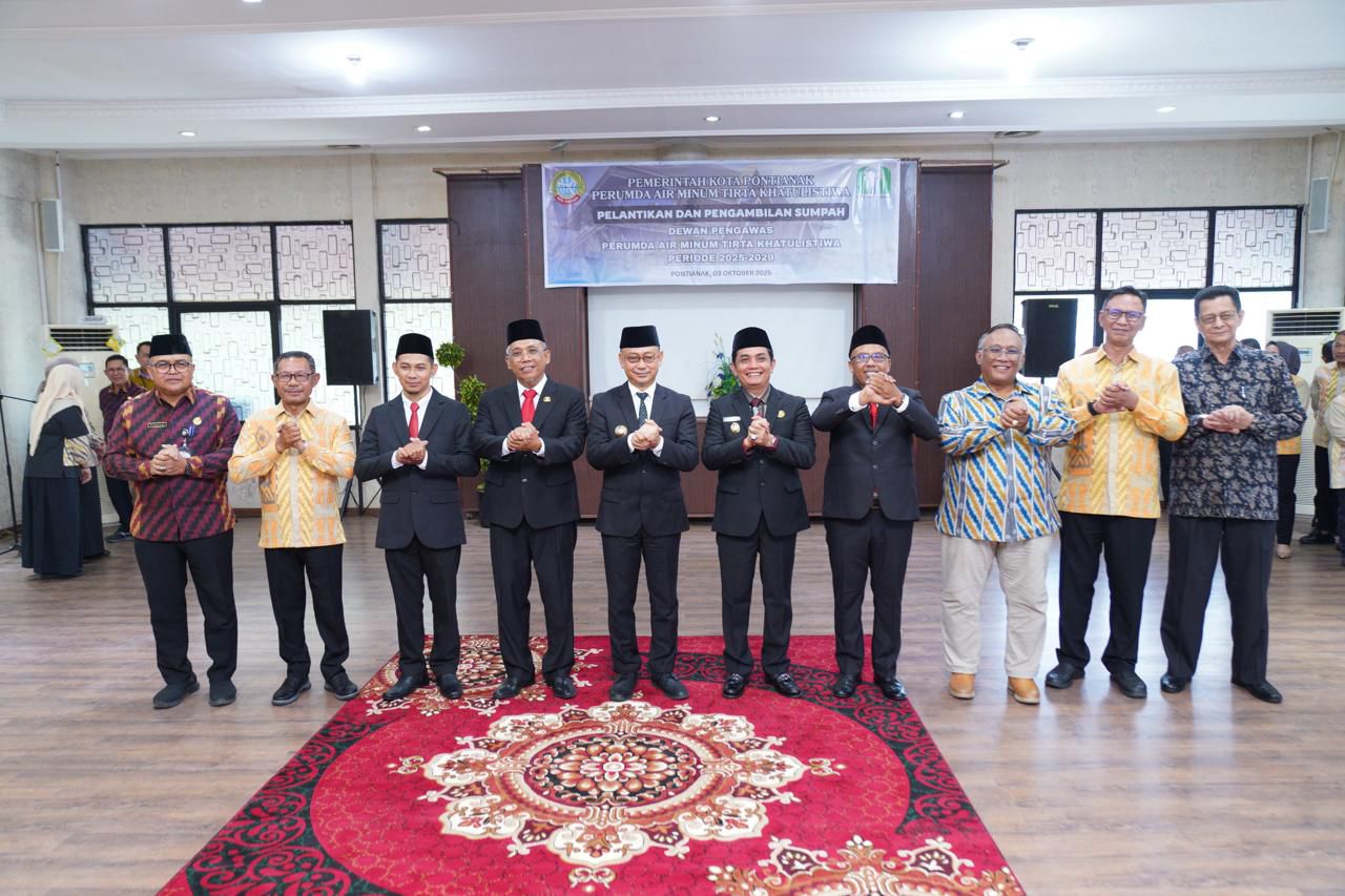 Edi Kamtono Lantik Dewas PDAM Tirta Khatulistiwa Periode 2025 - 2029