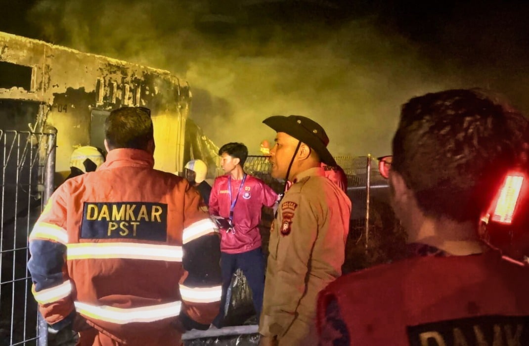 10 Unit Mess PT MUBK Kuala Mandor B Terbakar