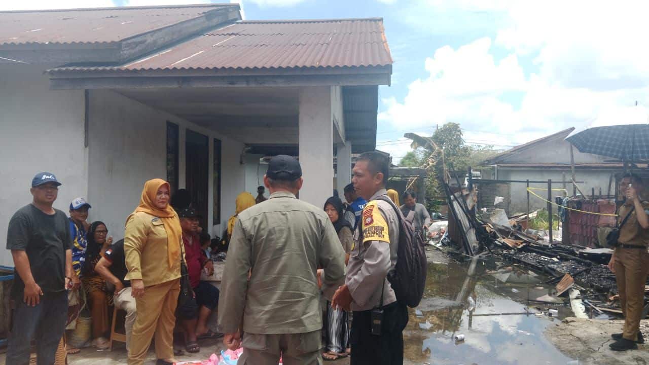 Diduga Korsleting Listrik, Dua Rumah di Pontianak Timur Terbakar