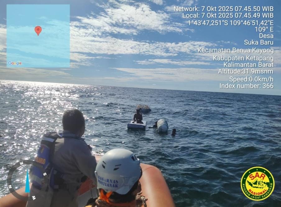 Satpolairud dan Basarnas Evakuasi ABK Kapal Tenggelam di Muara Laut Ketapang