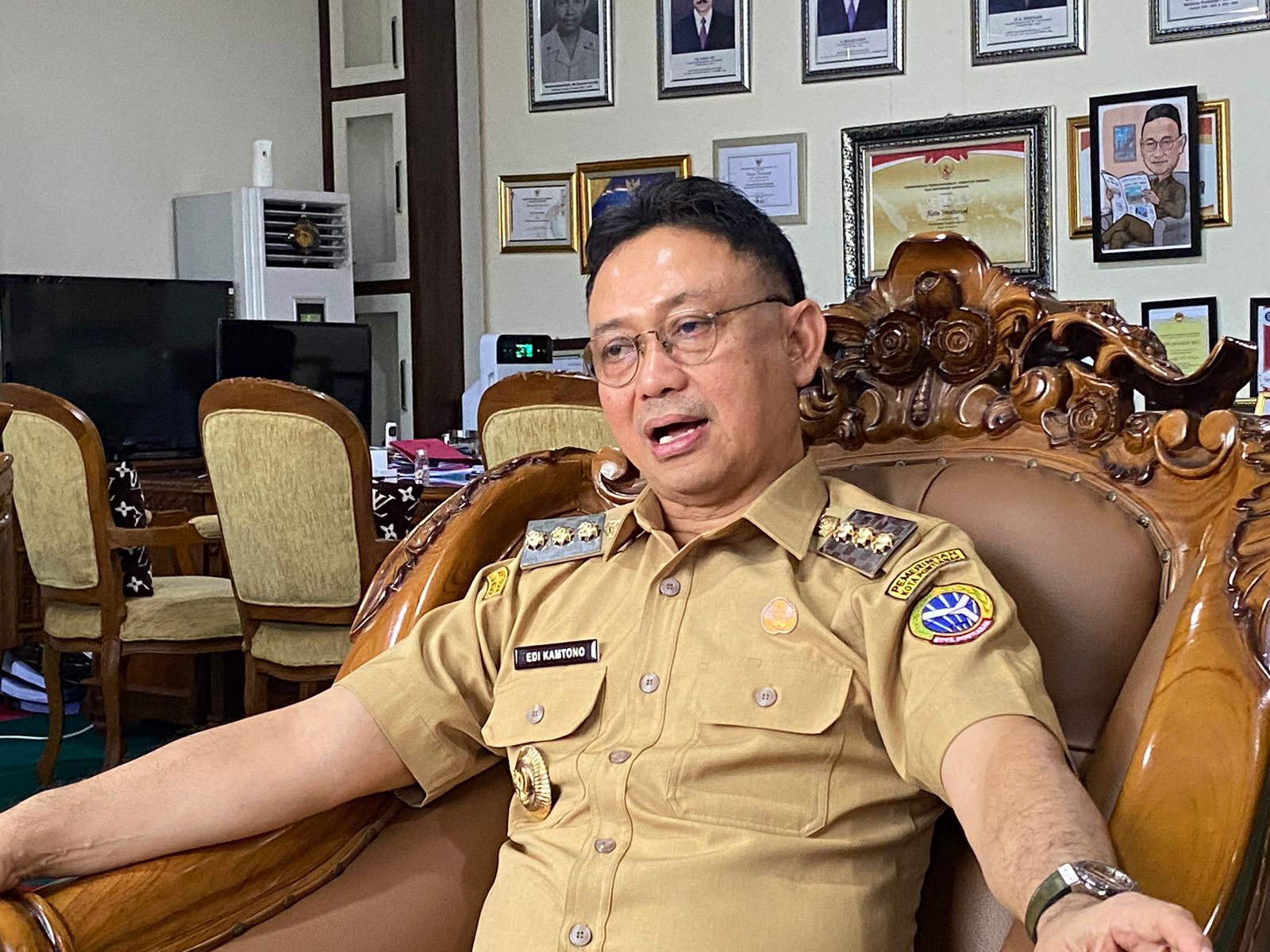 Edi Kamtono Minta Warga Lapor dan Foto ASN yang Ngopi di Jam Kantor