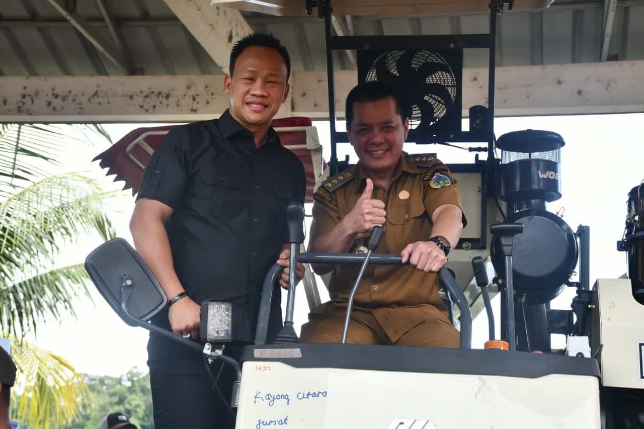 Terima Bantuan Alsintan, Bupati Romi Dorong Intensifikasi Pertanian Berkelanjutan