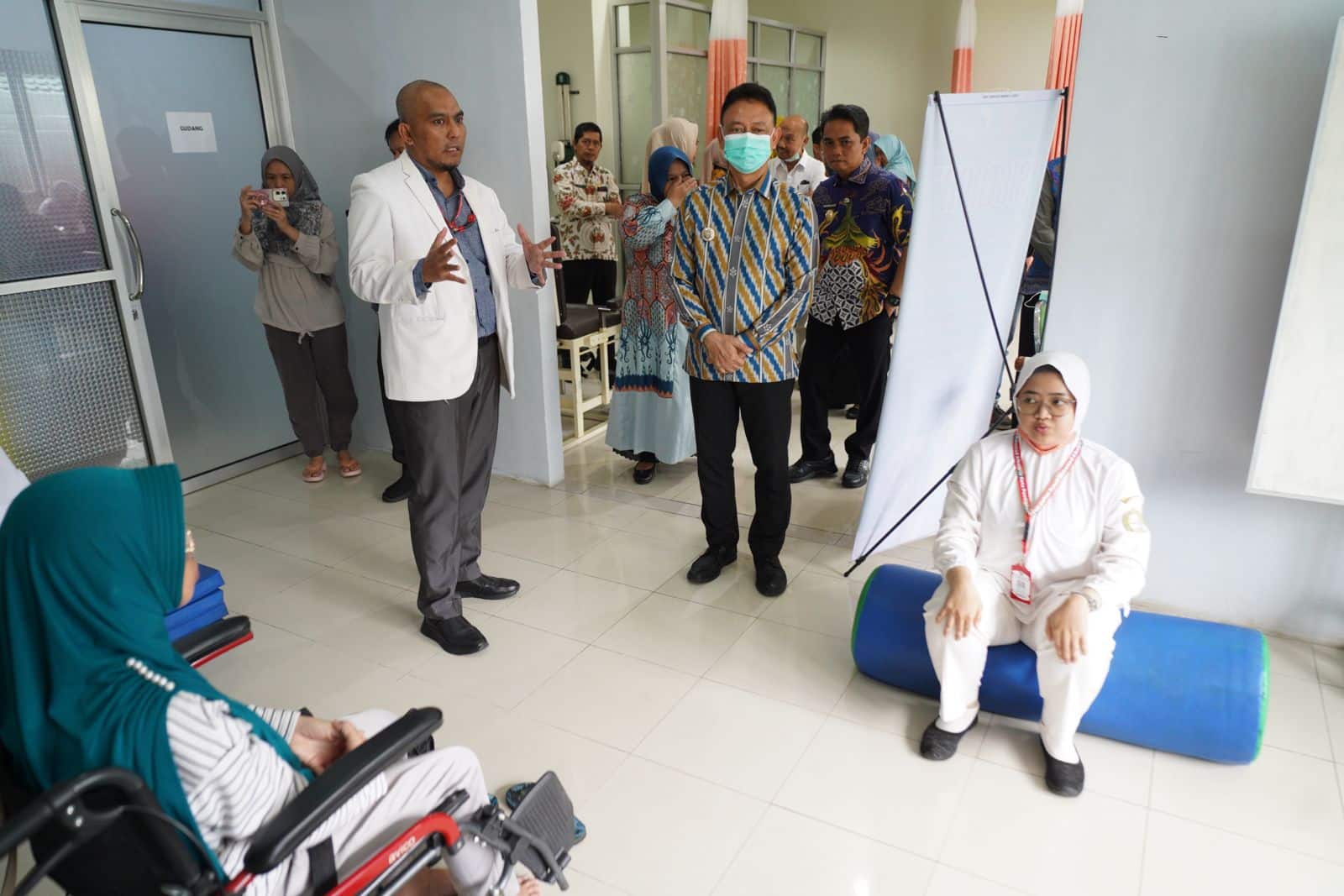 Klinik SiGerak RSUD SSMA Pontianak Bantu Pasien Stroke Kembali Mandiri