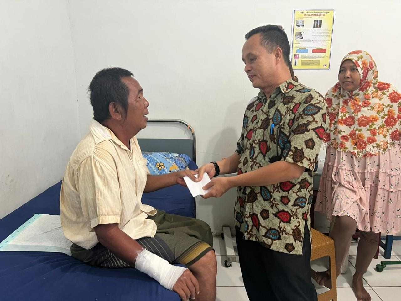 Camat Benua Kayong Gerak Cepat Bantu Korban Kebakaran di Kauman