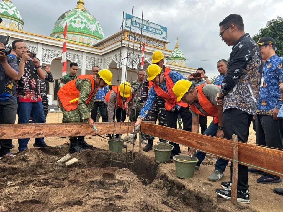 Dandim Ketapang Resmikan Pembangunan Gerai Koperasi Merah Putih