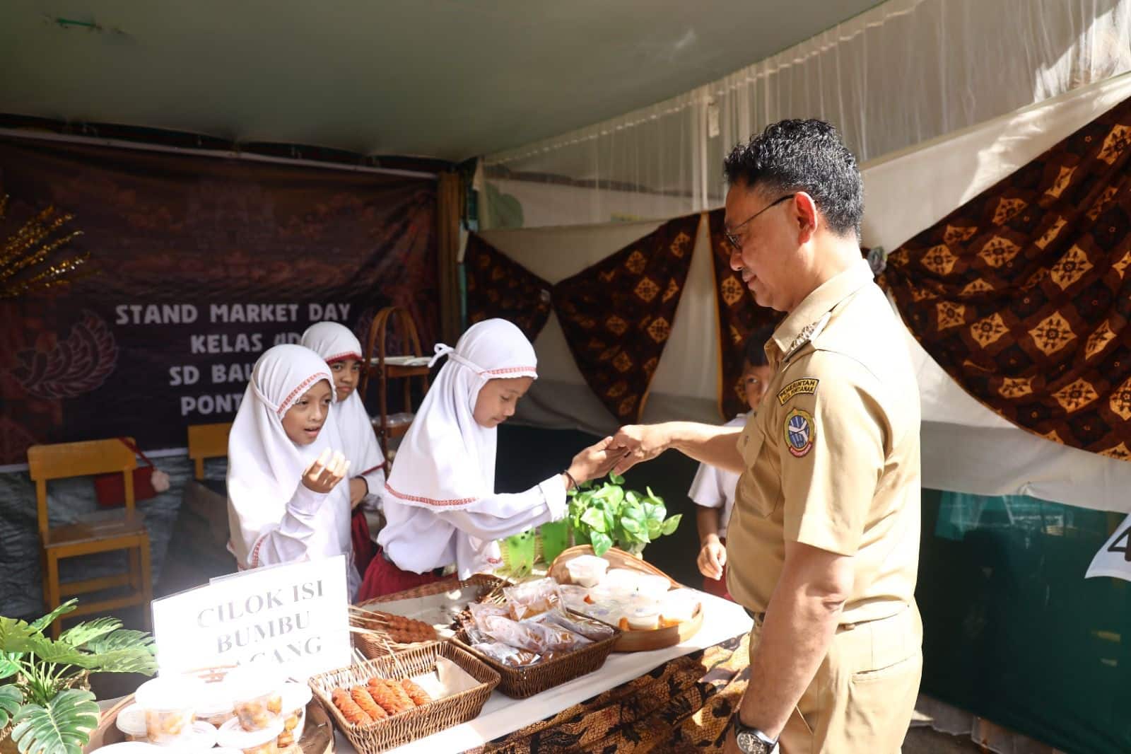 Wako Pontianak Apresiasi Festival Seni dan Market Day SD Bawamai, Tumbuhkan Kreativitas dan Jiwa Kewirausahaan Sejak Dini