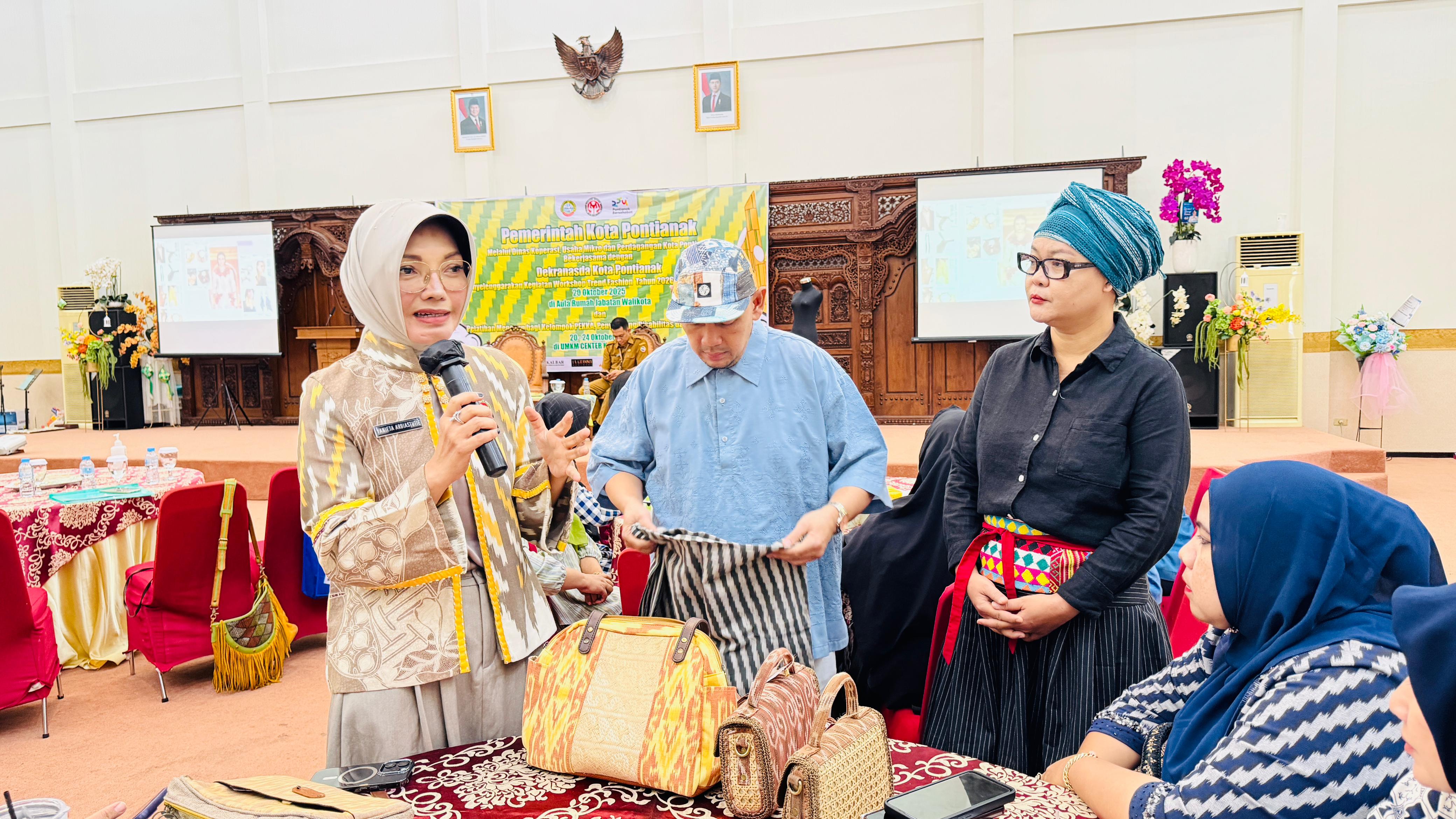Dekranasda Pontianak Dorong Tren Fesyen Lokal Lewat Workshop dan Pelatihan Tenun