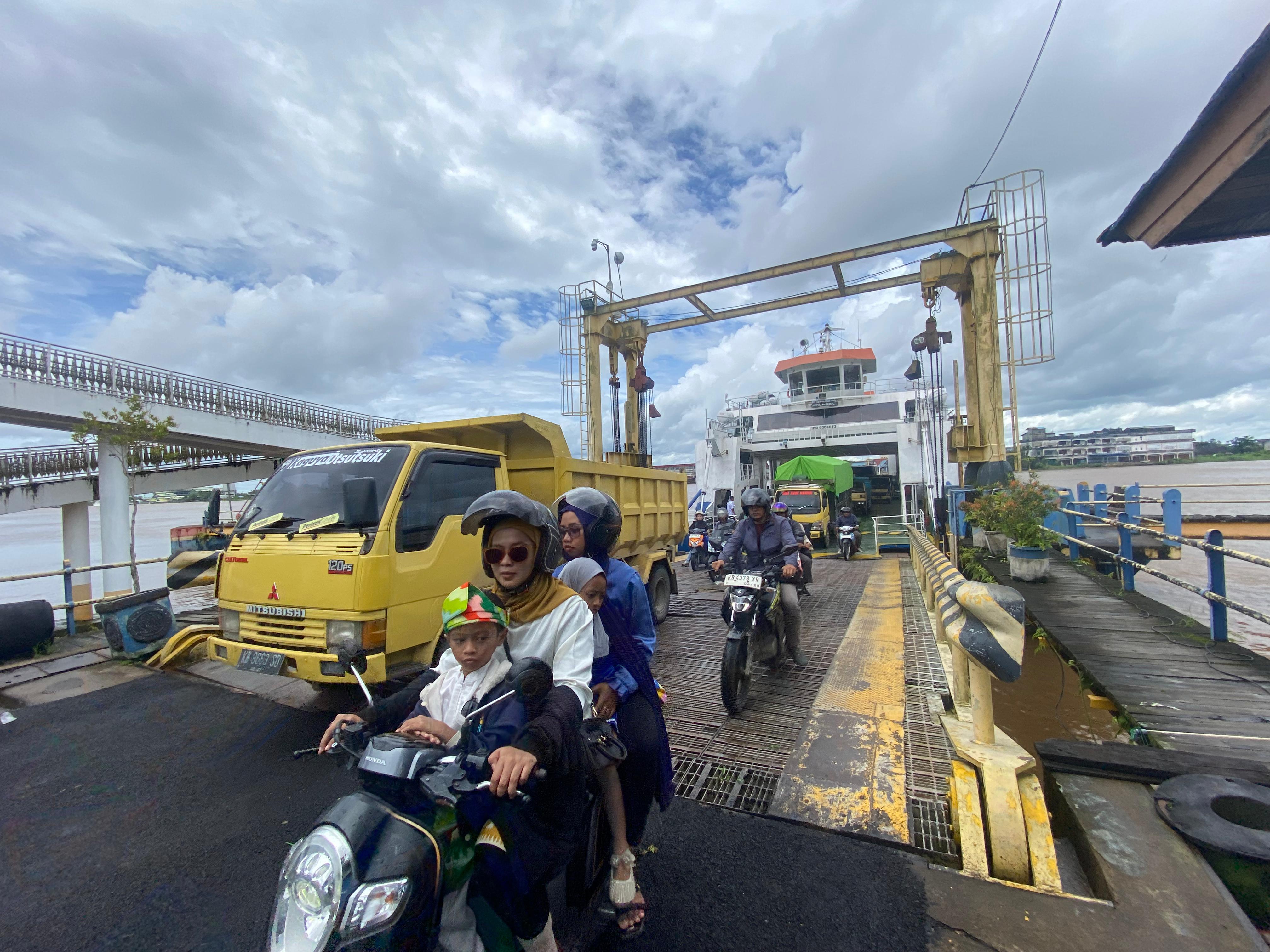 Bertepatan HUT ke-254 Kota Pontianak, Penyebrangan Kapal Feri Kembali Beroperasi