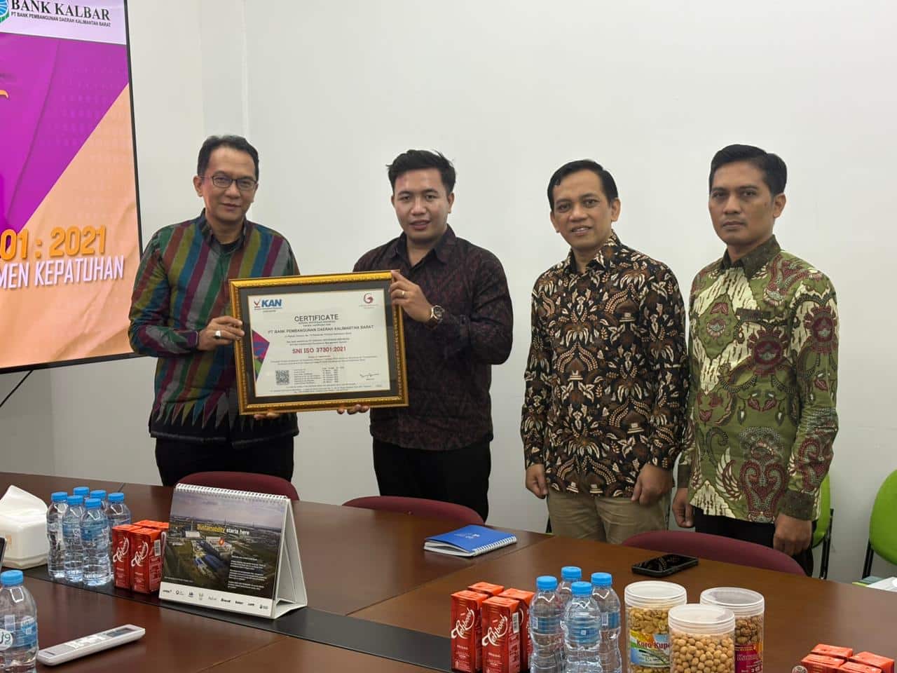 Tegaskan Komitmen Anti Suap, Bank Kalbar Perpanjang ISO 37001 dan Raih ISO 37301