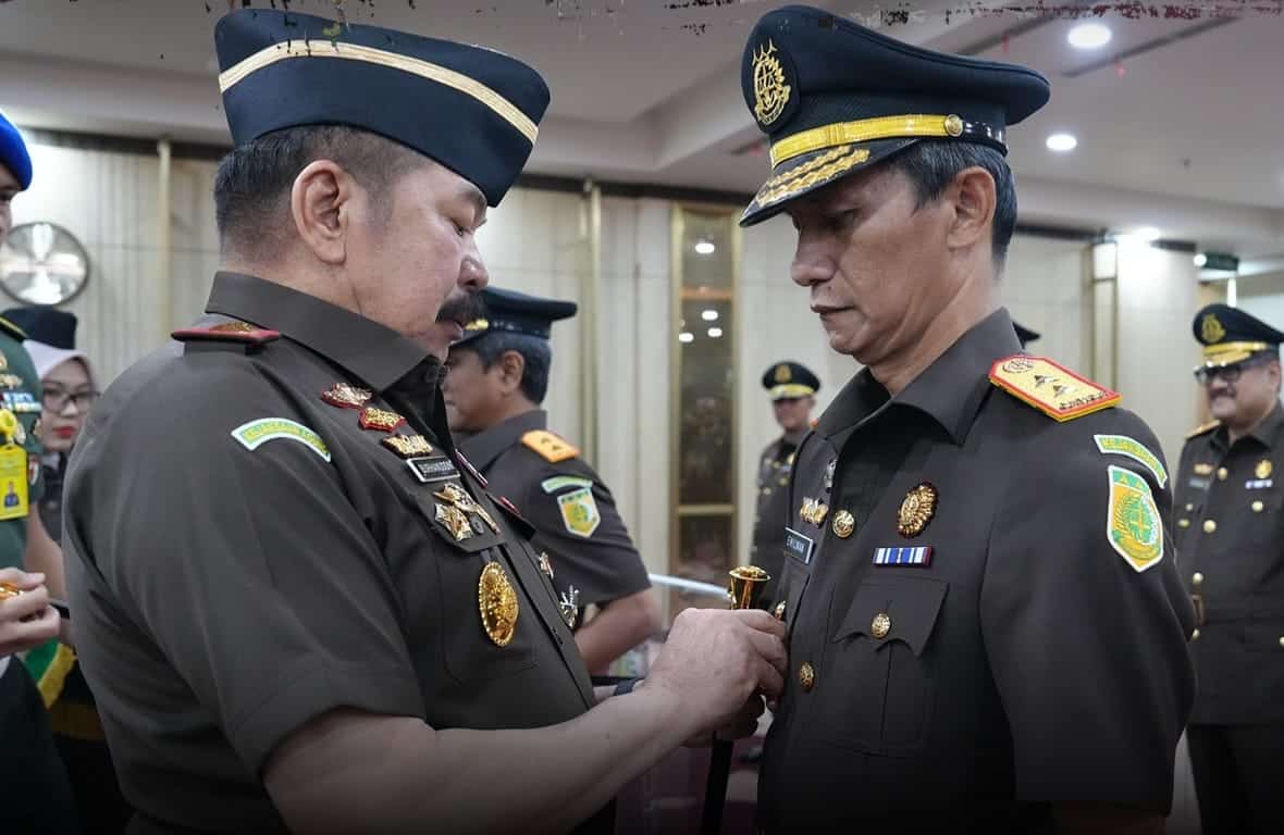 Jaksa Agung Lantik Emilwan Ridwan sebagai Kajati Kalbar