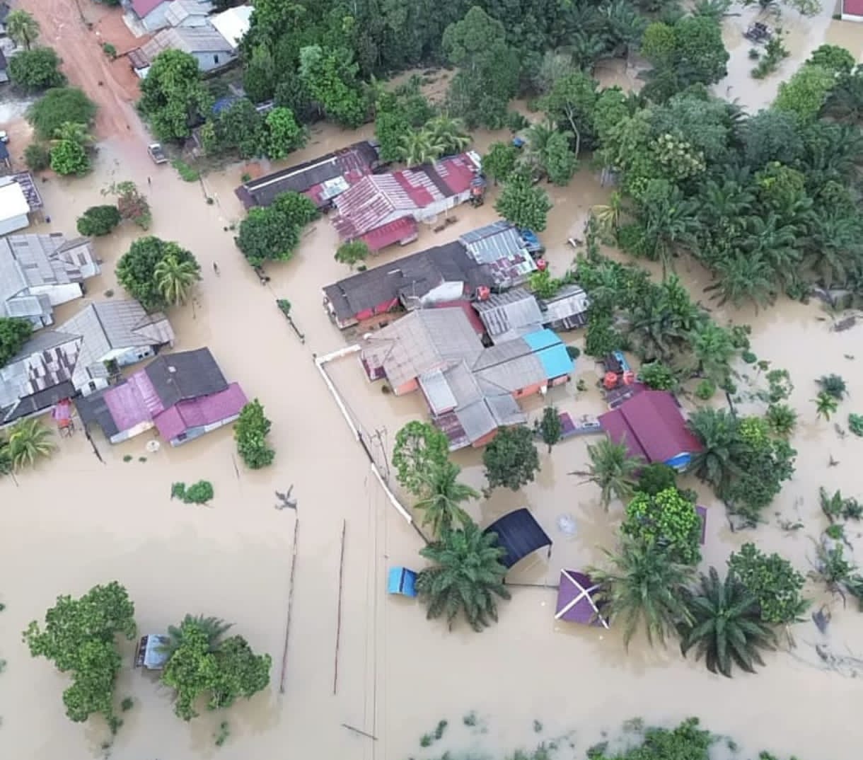 Hujan Seharian Picu Banjir di Air Upas dan Marau, Puluhan Rumah Warga Terendam