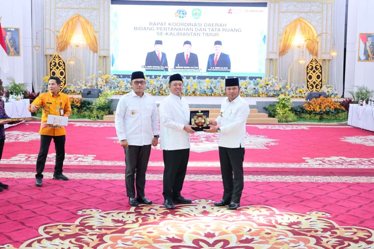 Rapatkan Barisan Kepala Daerah se-Kaltim, Menteri Nusron: Solusi Masalah Pertanahan Harus Berbasis Kemanusiaan, Bukan Hukum