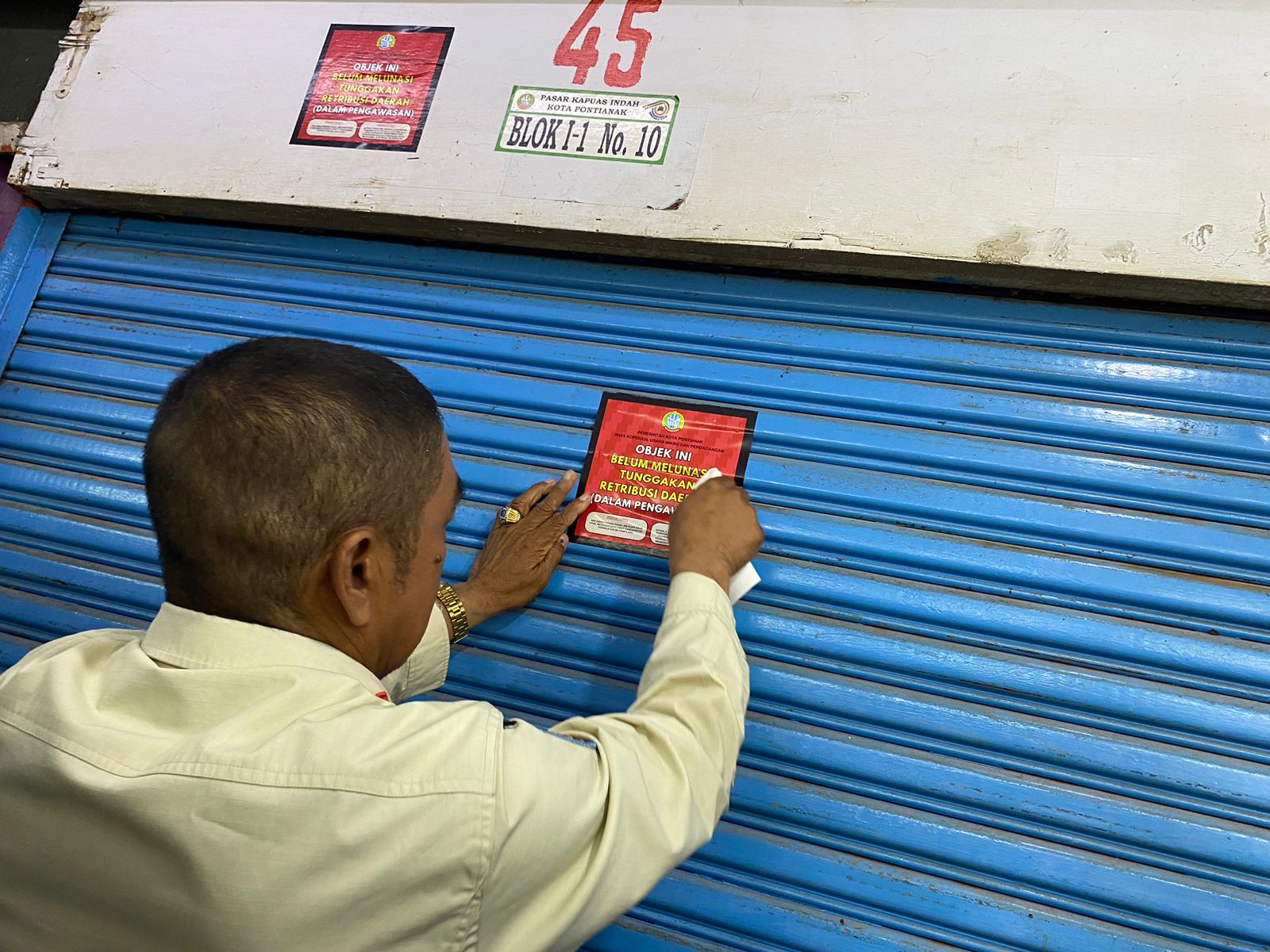 10 Kios di Pasar Kapuas Indah Pontianak Disegel Karena Tunggak Retribusi