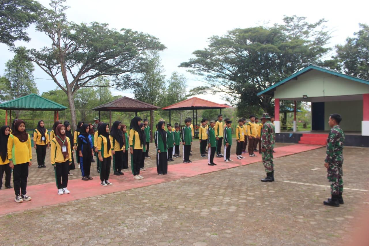Tanamkan Semangat Nasionalisme, Kodim Putussibau Beri Edukasi Bela Negara kepada Siswa MTs Ma’Arif NU Kapuas Hulu