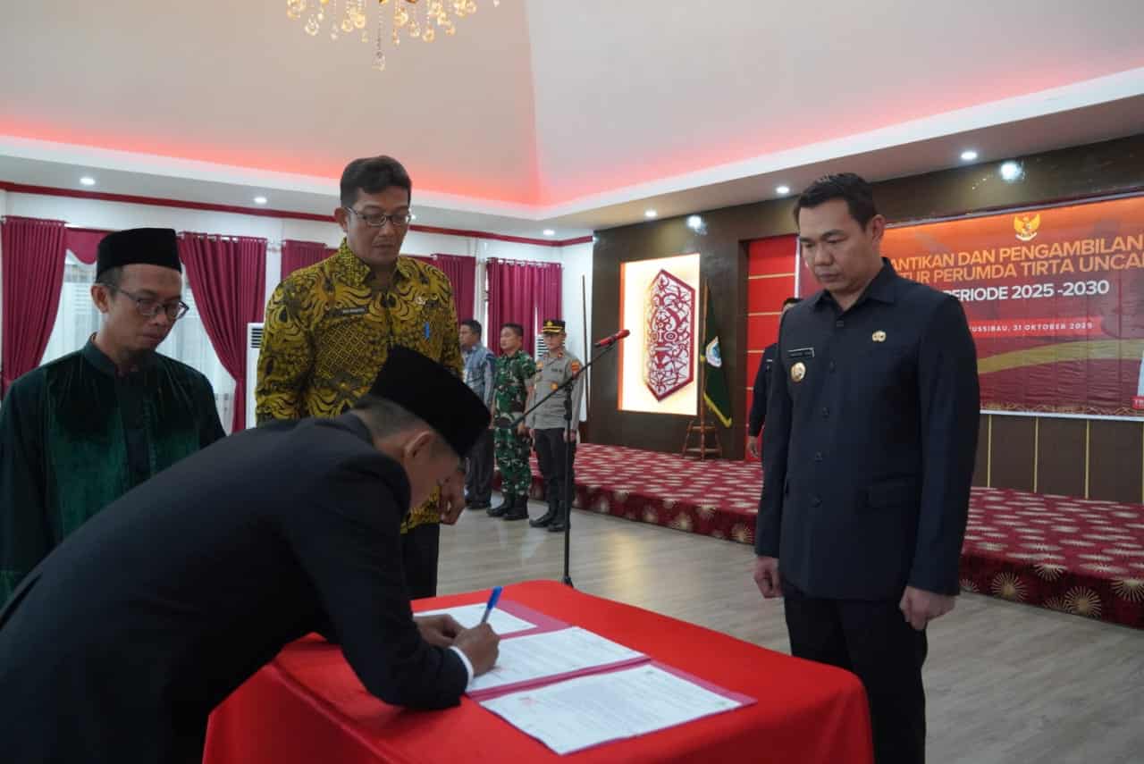 Bupati Fransiskus Harap Direktur PDAM yang Baru Mampu Tingkatkan Tata Kelola Perusahaan