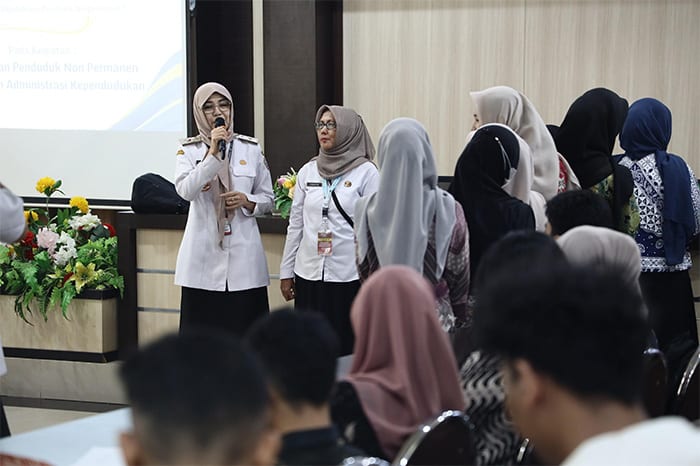 Mahasiswa Luar Daerah Antusias Urus KTP Nonpermanen Lewat Layanan Jemput Permen