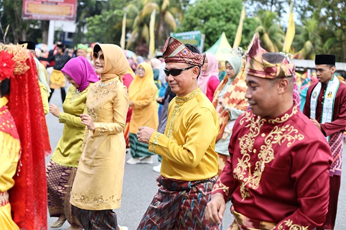 Ribuan Warga Pontianak Ramaikan Jepin Massal di Hari Jadi ke-254, Edi Kamtono Janjikan Perayaan Lebih Kreatif Tahun Depan