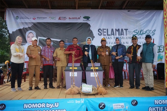 Gerakan Wisata Bersih di Sepauk, Kolaborasi Warga dan Disporapar Kalbar Dorong Pariwisata Berkelanjutan