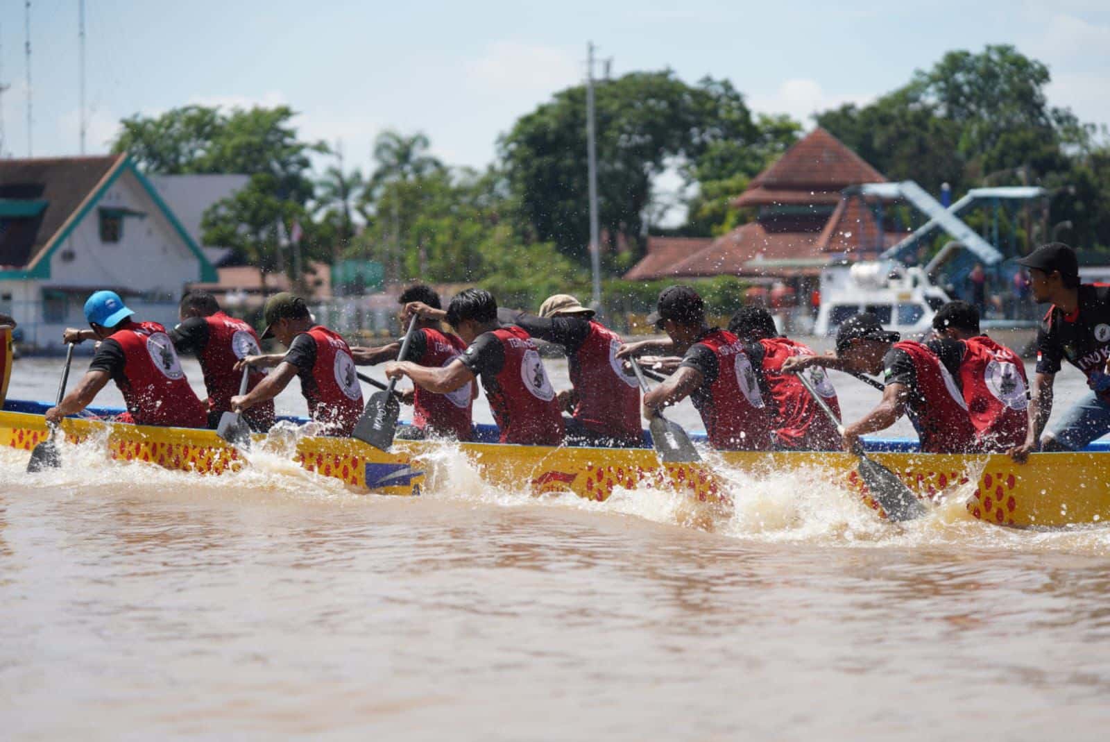 Dikha "Aura Farming" Tampil Semarakkan Pontianak Dragon Boat Race 2025