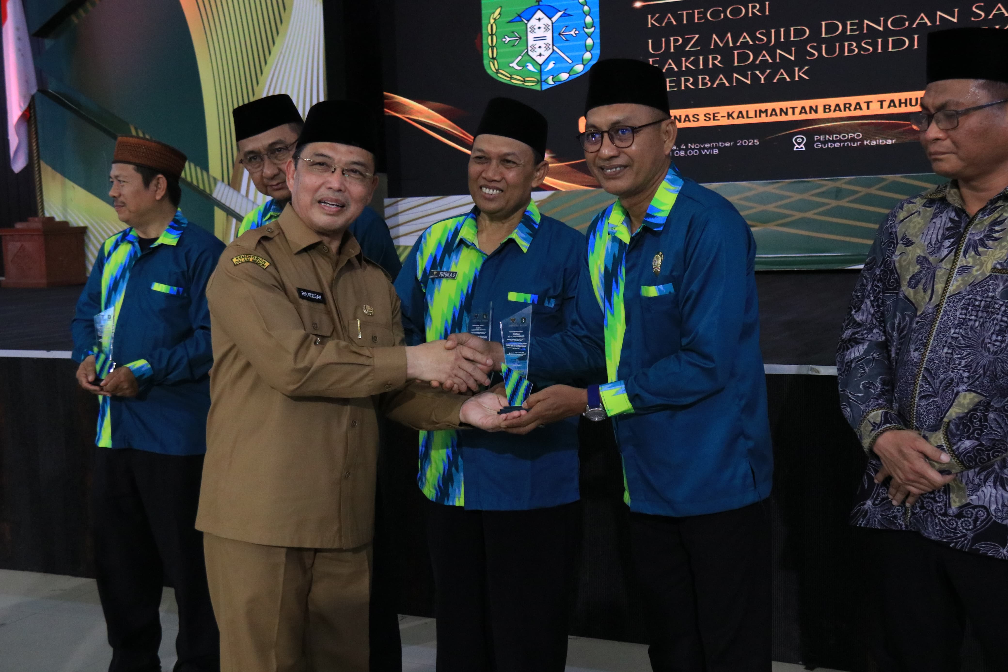 Gubernur Ria Norsan Terima Penghargaan Atas Komitmen dan Dukungan dalam Sistem Payroll Zakat ASN