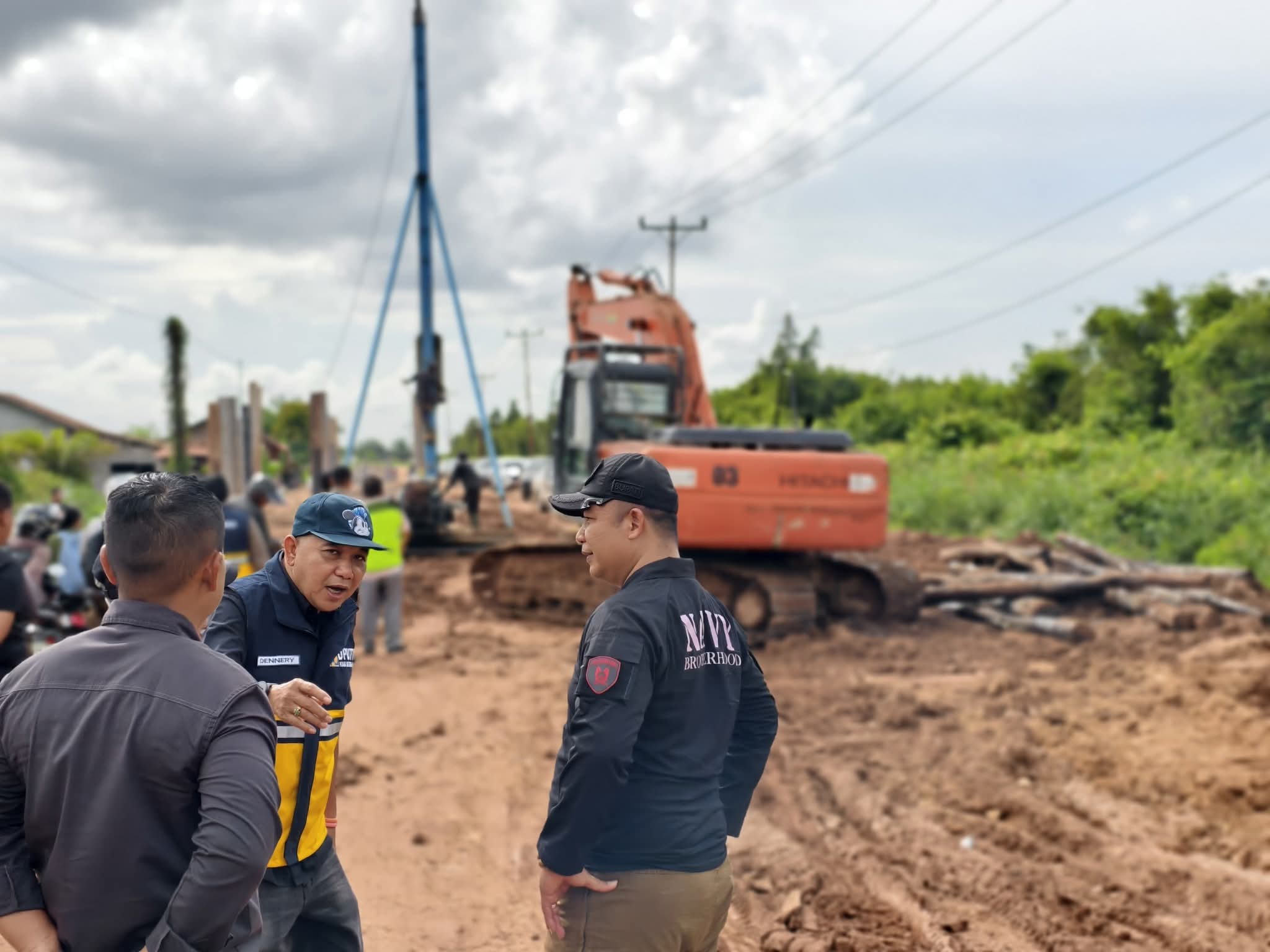 Bupati Ketapang Tinjau Pembangunan Ruas Jalan Pelang - Kepuluk