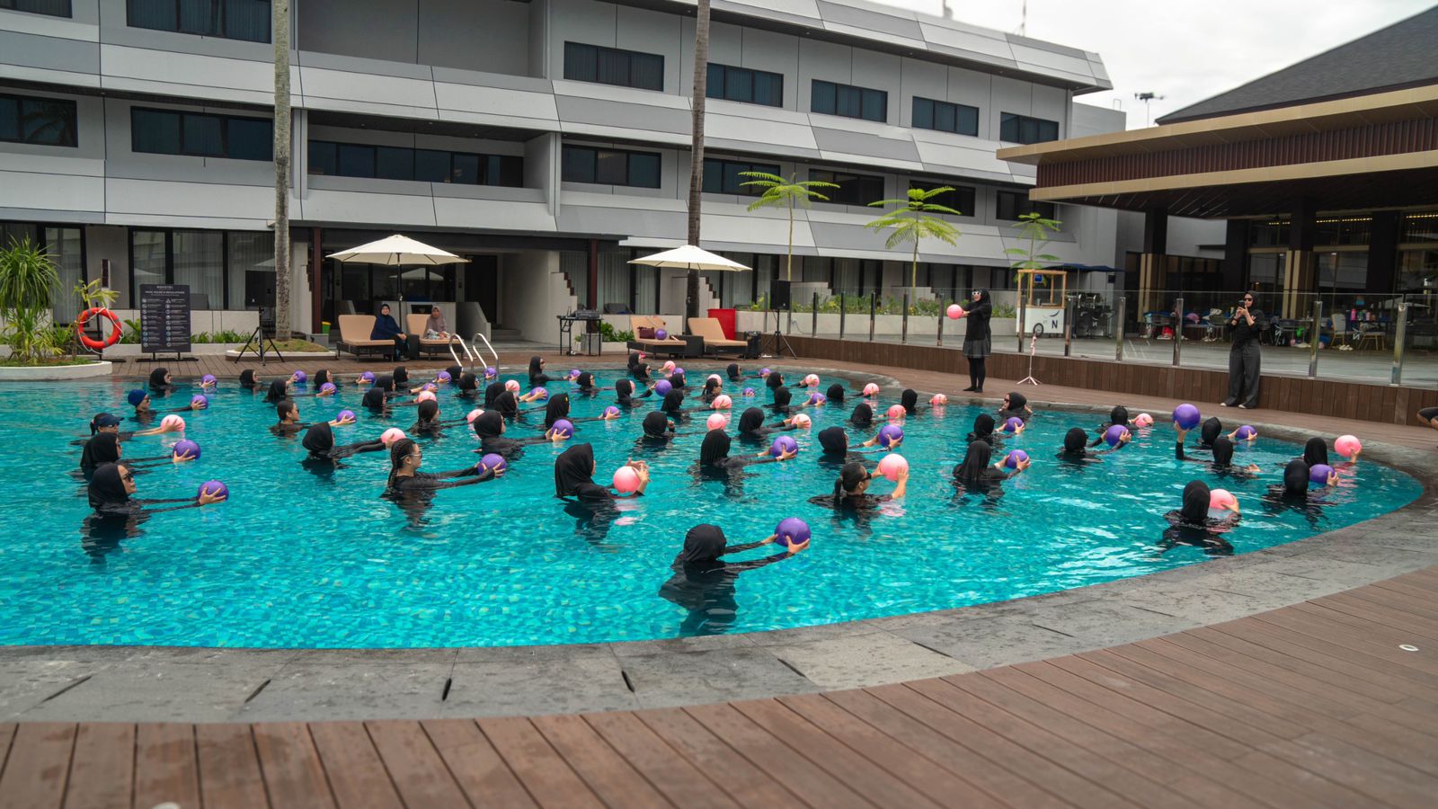 Novotel Pontianak Hadirkan Hydro Pilates untuk Segarkan Tubuh dan Pikiran
