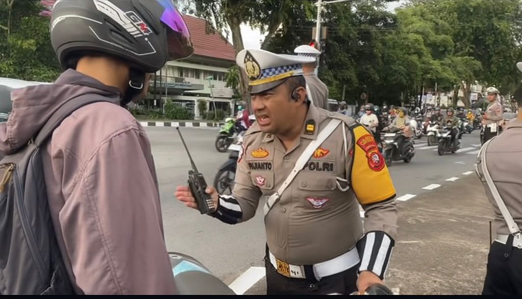 Hari Pertama Operasi Zebra Kapuas di Pontianak, Masih Ditemukan Pengendara Merokok Sambil Berkendara
