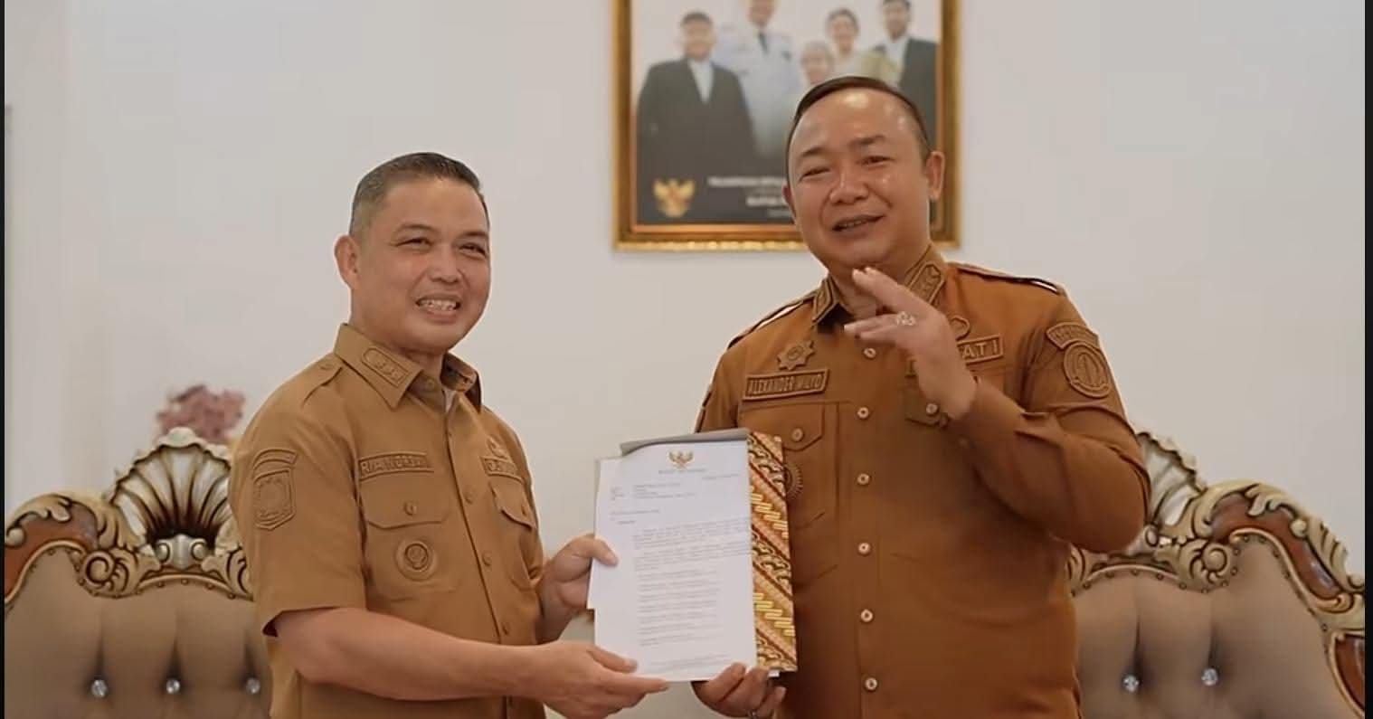 Bupati Alexander Serahkan Sembilan Usulan Perbaikan Jalan Provinsi, Gubernur Kalbar Siap Tindak Lanjut