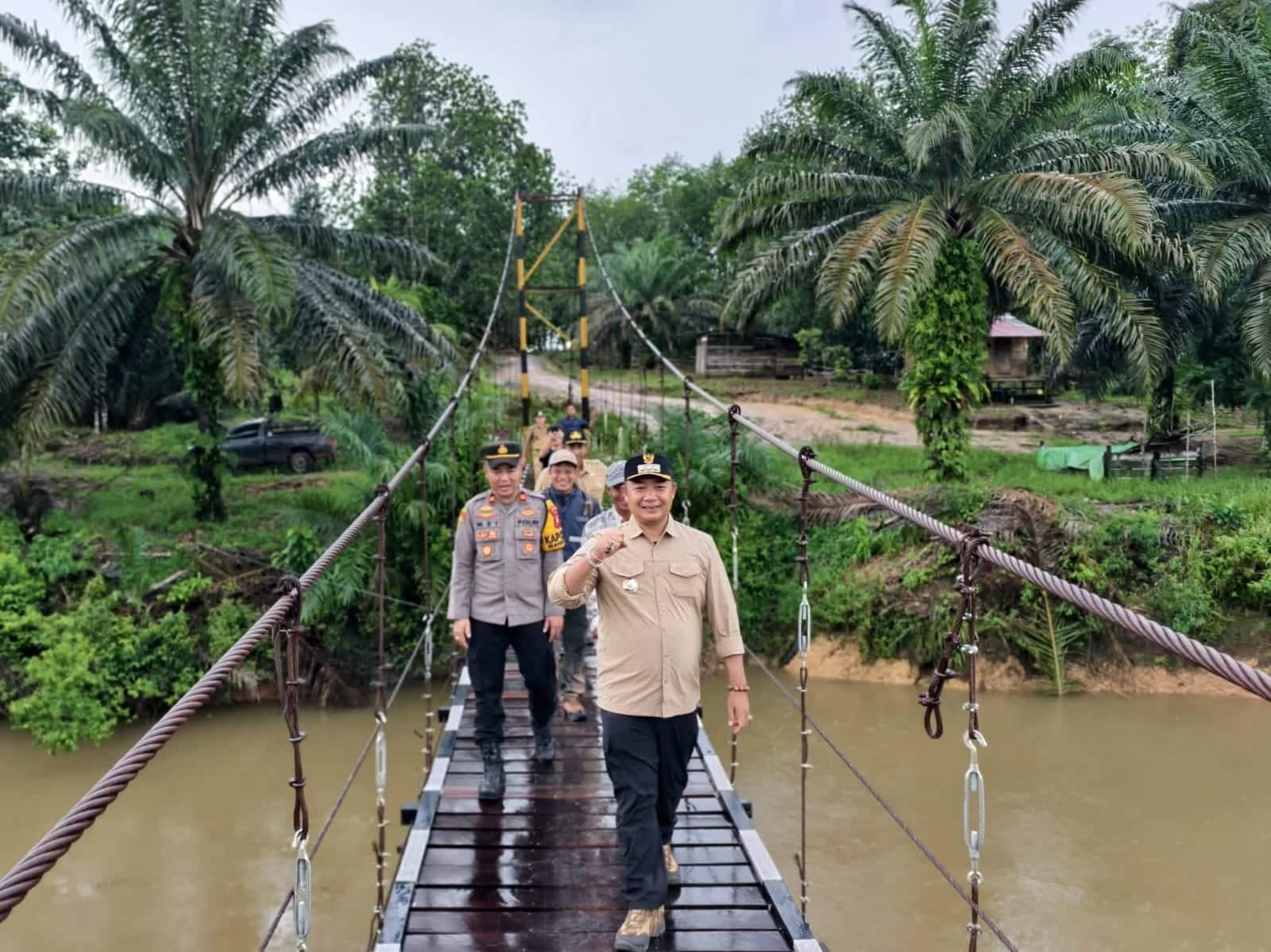 Jembatan Gantung Sengkuang Merabung Selesai Diperbaiki, Bupati Ketapang Tinjau Langsung Hasilnya