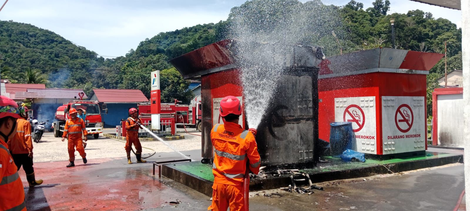 Pertashop Setegar di Jalan Poros Sukadana Terbakar