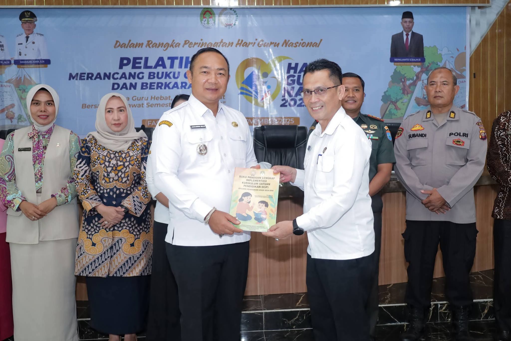 Bupati Ketapang Dorong Penguatan Pendidikan Karakter Lewat Pelatihan Guru PAUD dan Peluncuran Buku KSP