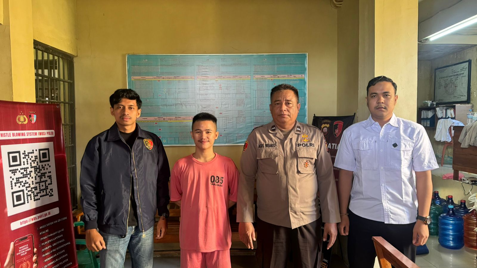 Tampang Tiktokers Riezky Kabah Berbaju Tahanan Warna Pink, Ditahan di Rutan Pontianak