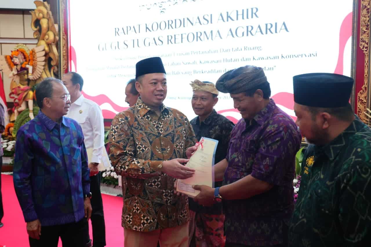 Serahkan Sertifikat di Bali, Menteri Nusron Ungkap Manfaat Sertifikasi Tanah untuk Perekonomian