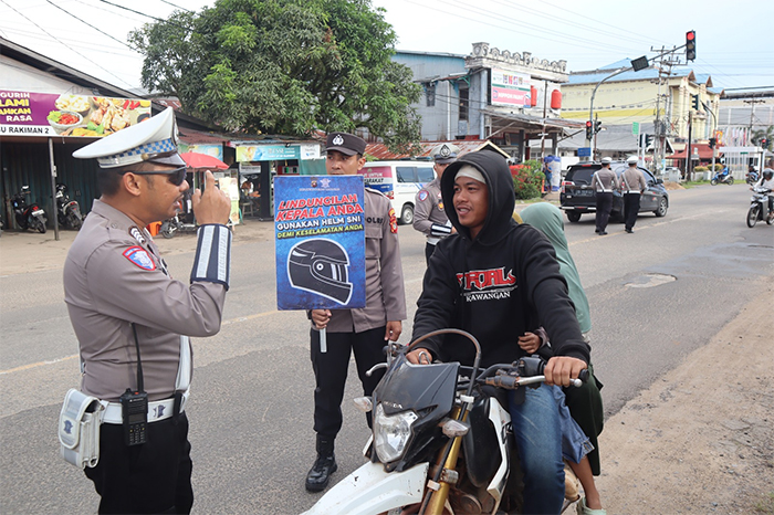 Operasi Zebra Kapuas 2025 Hari ke-4 di Ketapang, Polisi Gencarkan Edukasi Keselamatan Berkendara