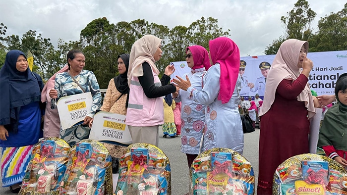 Semangat Sumpah Pemuda, PLN UP2B Kalbar Salurkan Bantuan Sembako di Hari Jadi Kota Pontianak ke-254