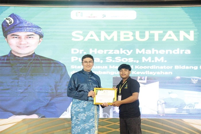 Stafsus Herzaky Hadiri Makan Bubor Paddas Mahasiswa Sambas, Didoakan Gubernur Kalbar Jadi Menteri