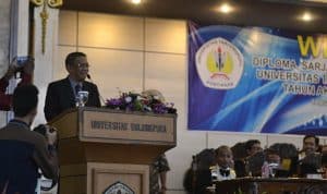 Ketua IKA Untan Sutarmidji memberikan sambutannya saat menghadiri acara wisuda mahasiswa Untan