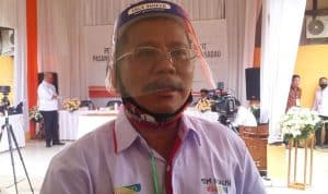 Calon Bupati Sekadau, Rupinus saat diwawancarai usai rapat pleno terbuka pengundian dan penetapan nomor urut paslon Pilkada Sekadau 2020 - Mantan Bupati Sekadau, Rupinus Meninggal Dunia, Kabar Duka Sekadau, Kematian Mantan Bupati Sekadau, Berita Sekadau Terkini