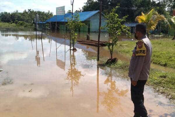 Polres Melawi Kontrol Debit Air: Antisipasi Banjir Dadakan