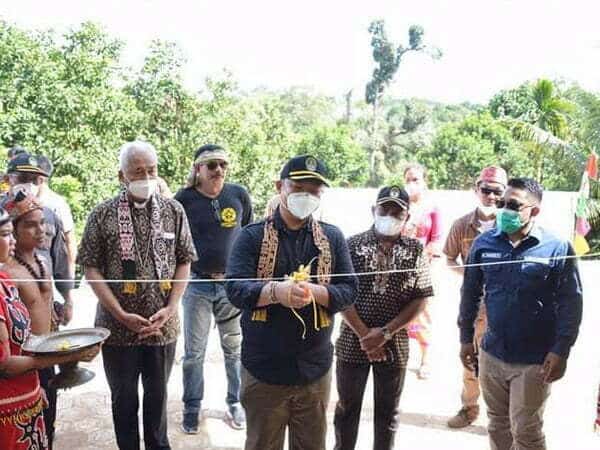 Sekda Ketapang Resmikan Gereja Hingga Rumah Adat Saat Kunker di Nanga Tayap