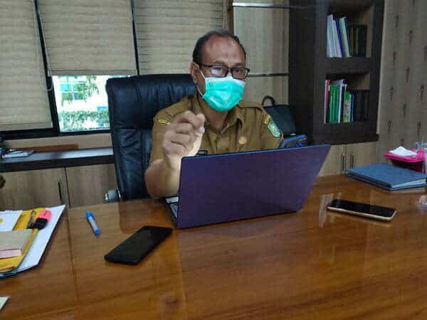 Kepala Dinas Kesehatan Provinsi Kalbar Hary Agung Tjahyadi saat diwawancarai wartawan / PLBN Entikong